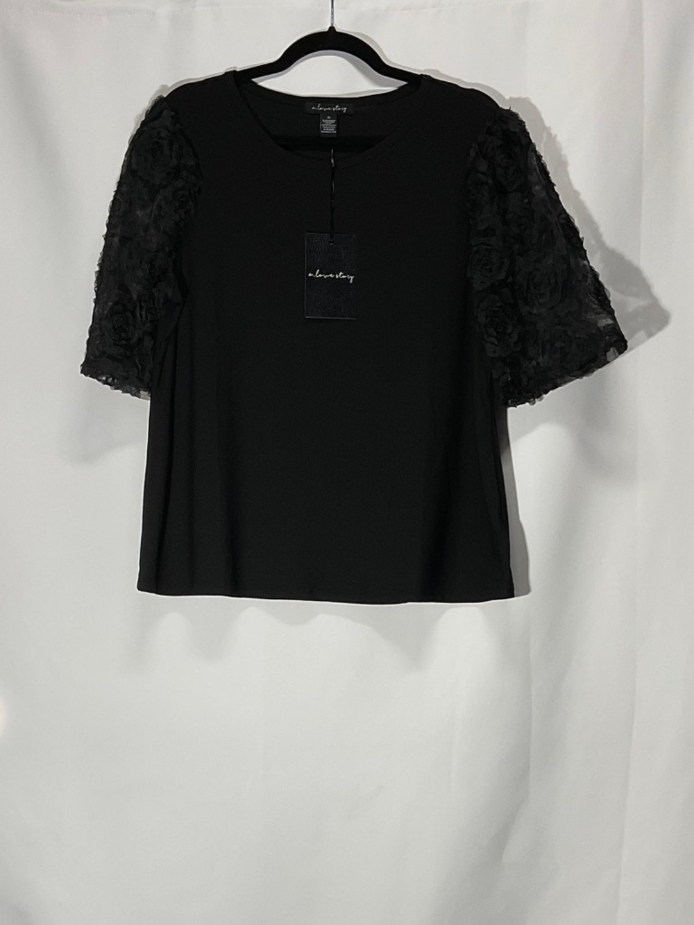 Chelsea28 Black Short Sleeve Floral Applique Knit Top